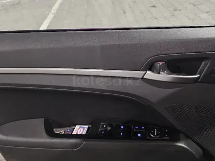 Hyundai Elantra 2020 года за 8 000 000 тг. в Караганда – фото 2