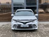 Toyota Camry 2018 годаүшін13 450 000 тг. в Уральск – фото 2