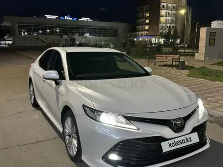 Toyota Camry 2018 года за 14 000 000 тг. в Павлодар – фото 2