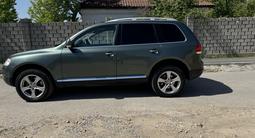 Volkswagen Touareg 2004 года за 4 250 000 тг. в Шымкент – фото 2