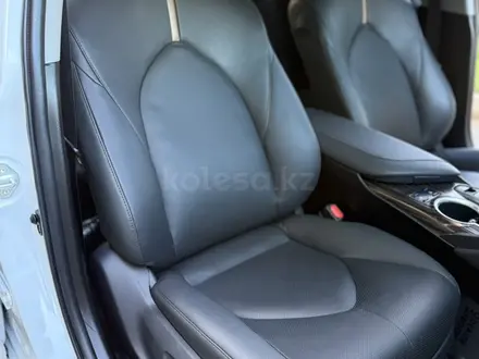 Toyota Camry 2019 года за 20 000 000 тг. в Шымкент – фото 15