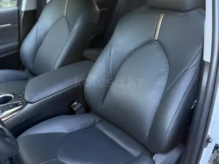 Toyota Camry 2019 года за 20 000 000 тг. в Шымкент – фото 14