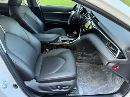 Toyota Camry 2019 года за 20 000 000 тг. в Шымкент – фото 16