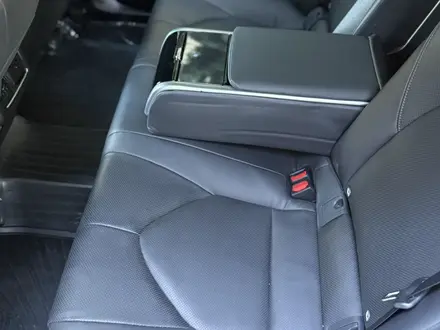 Toyota Camry 2019 года за 20 000 000 тг. в Шымкент – фото 19