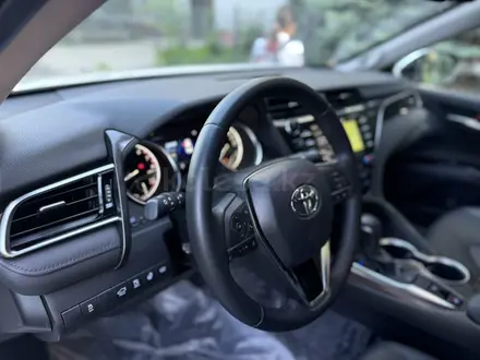 Toyota Camry 2019 года за 20 000 000 тг. в Шымкент – фото 25