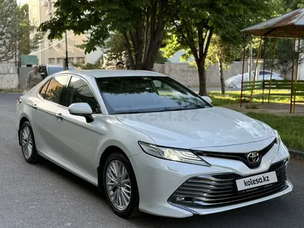 Toyota Camry 2019 года за 20 000 000 тг. в Шымкент – фото 2