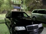 Mercedes-Benz C 200 1997 года за 2 000 000 тг. в Жанаозен – фото 2