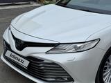 Toyota Camry 2020 года за 14 500 000 тг. в Семей – фото 2