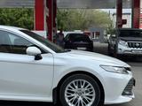 Toyota Camry 2020 года за 14 500 000 тг. в Семей – фото 5