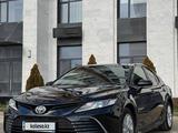 Toyota Camry 2023 года за 15 100 000 тг. в Актау – фото 2