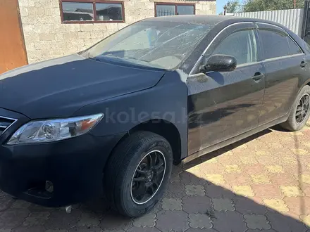 Toyota Camry 2011 года за 5 000 000 тг. в Уральск – фото 2