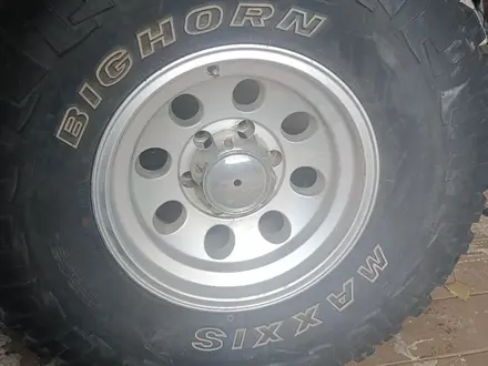 Maxxis шины грязевые за 1 баллон без дисков. Обмен на размер меньшеүшін50 000 тг. в Астана – фото 2