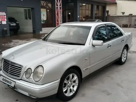 Mercedes-Benz E 320 1998 года за 3 999 999 тг. в Шымкент – фото 2