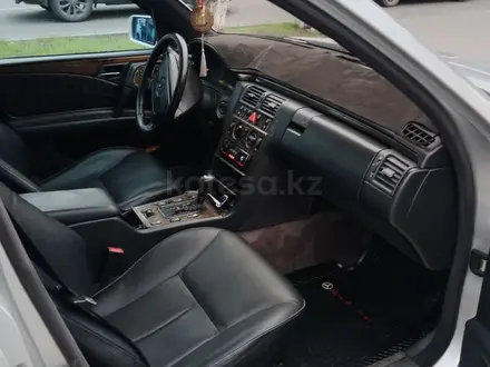 Mercedes-Benz E 320 1998 года за 3 999 999 тг. в Шымкент – фото 12