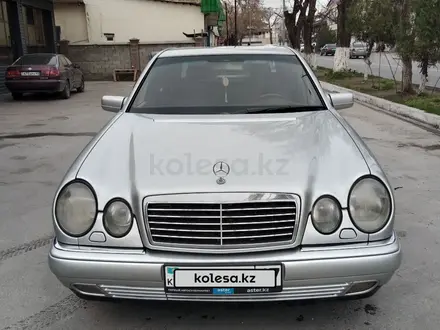 Mercedes-Benz E 320 1998 года за 3 999 999 тг. в Шымкент – фото 3