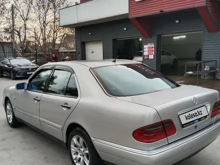 Mercedes-Benz E 320 1998 года за 3 999 999 тг. в Шымкент – фото 4