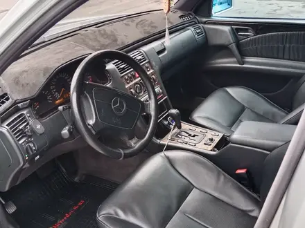 Mercedes-Benz E 320 1998 года за 3 999 999 тг. в Шымкент – фото 7