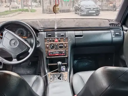 Mercedes-Benz E 320 1998 года за 3 999 999 тг. в Шымкент – фото 8