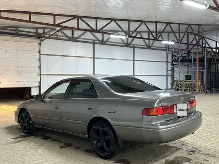 Toyota Camry 2001 года за 3 300 000 тг. в Кокшетау – фото 2