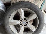 Диски с резиной от БМВ Е70 за 190 000 тг. в Астана – фото 2