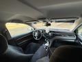 Toyota Camry 2020 года за 12 700 000 тг. в Актобе – фото 12