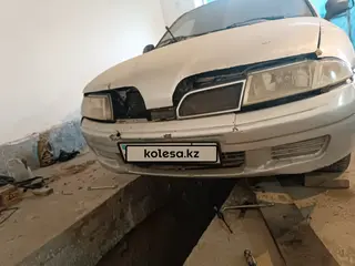Mitsubishi Carisma, 2001