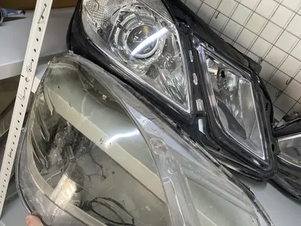 Mercedes Benz W212/W211 Стекла Фары за 20 000 тг. в Астана – фото 2