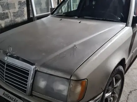 Mercedes-Benz E 200 1992 года за 850 000 тг. в Караганда – фото 7