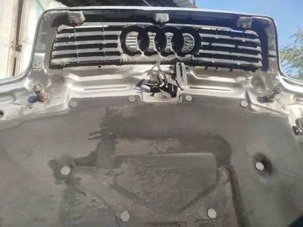 Капот решетка audi a6 за 60 000 тг. в Алматы – фото 7