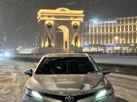 Toyota Camry 2019 года за 13 400 000 тг. в Астана