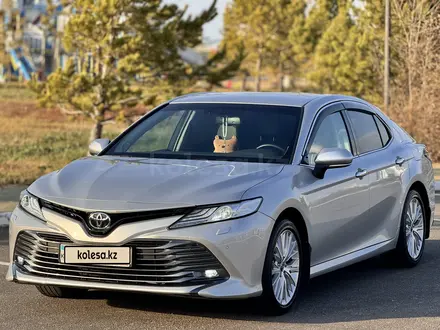 Toyota Camry 2019 года за 13 400 000 тг. в Астана – фото 3