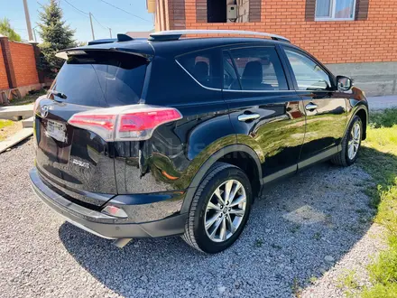 Toyota RAV4 2016 года за 7 350 000 тг. в Актобе – фото 2