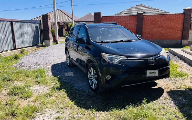 Toyota RAV4 2016 года за 7 350 000 тг. в Актобе