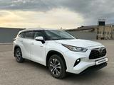 Toyota Highlander 2022 года за 25 000 000 тг. в Актобе – фото 2