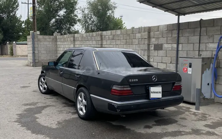Mercedes-Benz E 220 1993 года за 2 200 000 тг. в Алматы