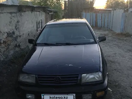 Volkswagen Vento 1992 года за 500 000 тг. в Семей – фото 2