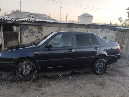 Volkswagen Vento 1992 года за 500 000 тг. в Семей – фото 4