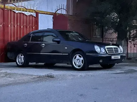 Mercedes-Benz E 280 1996 года за 2 800 000 тг. в Кызылорда