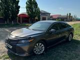 Toyota Camry 2018 года за 12 000 000 тг. в Актобе – фото 4