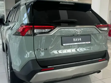 Toyota RAV4 Luxe+ 2024 года за 23 000 000 тг. в Атырау – фото 5