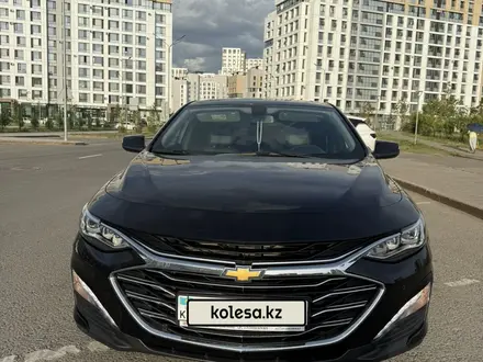 Chevrolet Malibu 2020 года за 9 100 000 тг. в Астана – фото 2