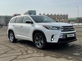Toyota Highlander 2017 года за 17 000 000 тг. в Уральск – фото 2