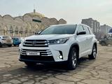 Toyota Highlander 2017 года за 17 000 000 тг. в Уральск