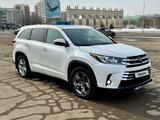 Toyota Highlander 2017 года за 17 000 000 тг. в Уральск – фото 3