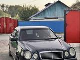 Mercedes-Benz E 320 1996 года за 2 000 000 тг. в Семей – фото 2
