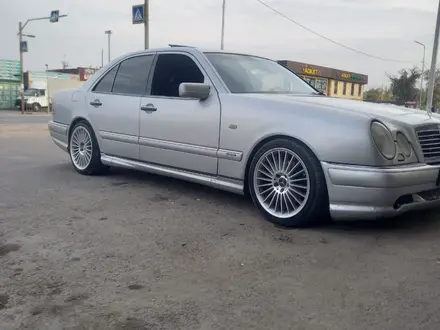 Mercedes-Benz E 320 1995 года за 4 500 000 тг. в Алматы – фото 4