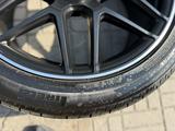 Оригинальный на G63 amg комплект дисков с резиной. за 1 450 000 тг. в Алматы – фото 5