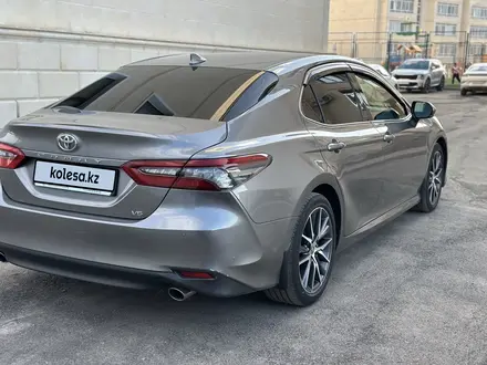 Toyota Camry 2023 года за 17 800 000 тг. в Костанай – фото 4