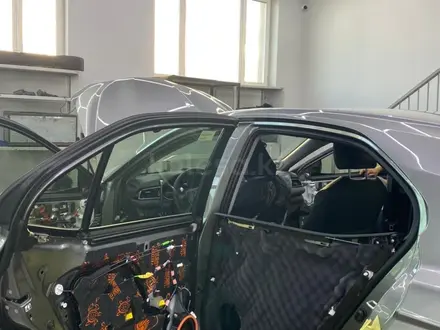 Toyota Camry 2023 года за 17 800 000 тг. в Костанай – фото 14