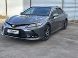 Toyota Camry 2023 года за 17 800 000 тг. в Костанай – фото 3